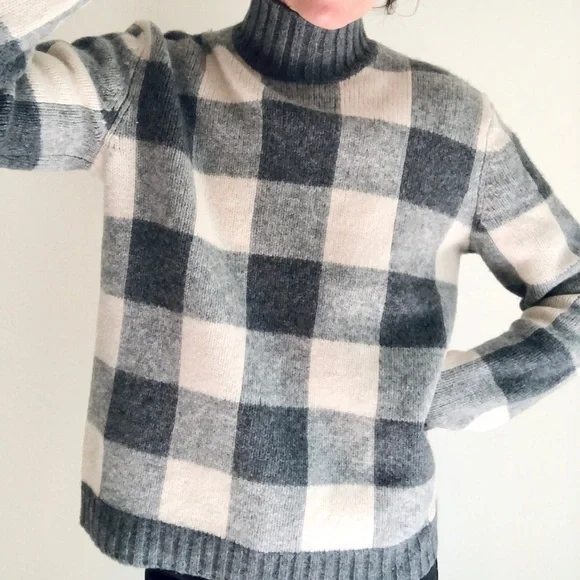 100% lambswool gray gingham sweater - Picture 11 of 14